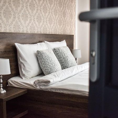 B House Rooms Iasi Buitenkant foto