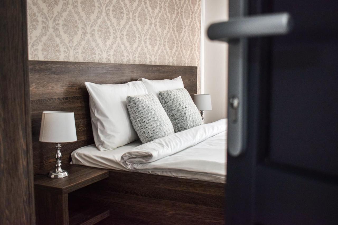 B House Rooms Iasi Buitenkant foto