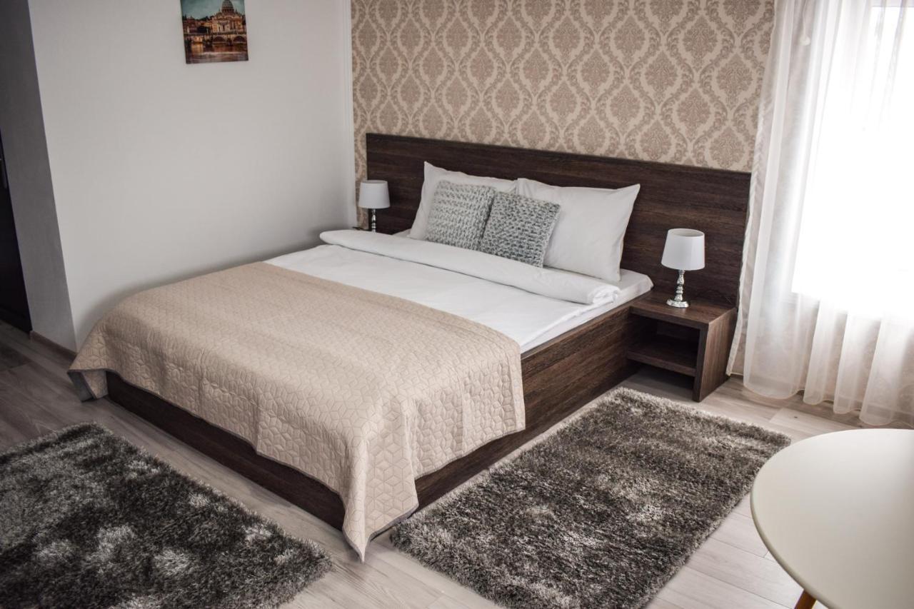 B House Rooms Iasi Buitenkant foto