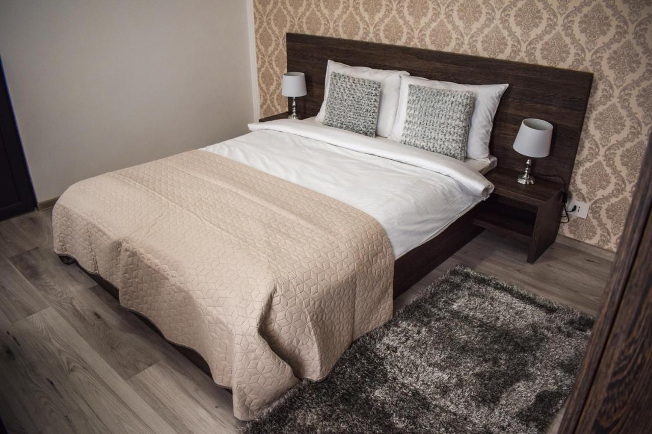 B House Rooms Iasi Buitenkant foto