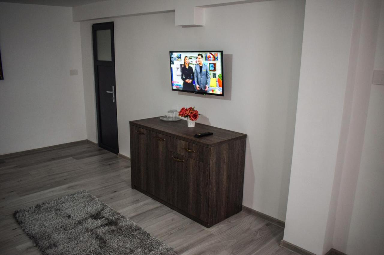 B House Rooms Iasi Buitenkant foto