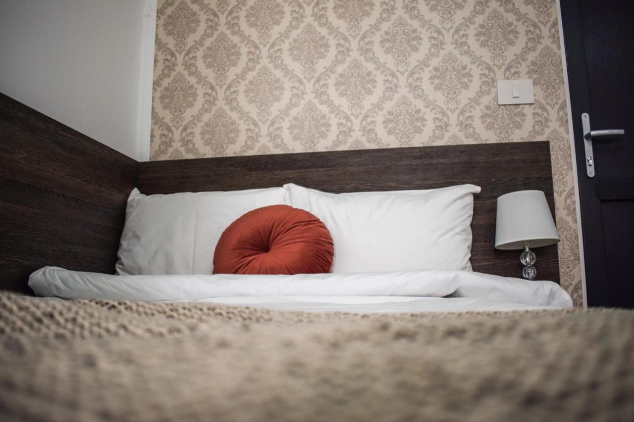 B House Rooms Iasi Buitenkant foto