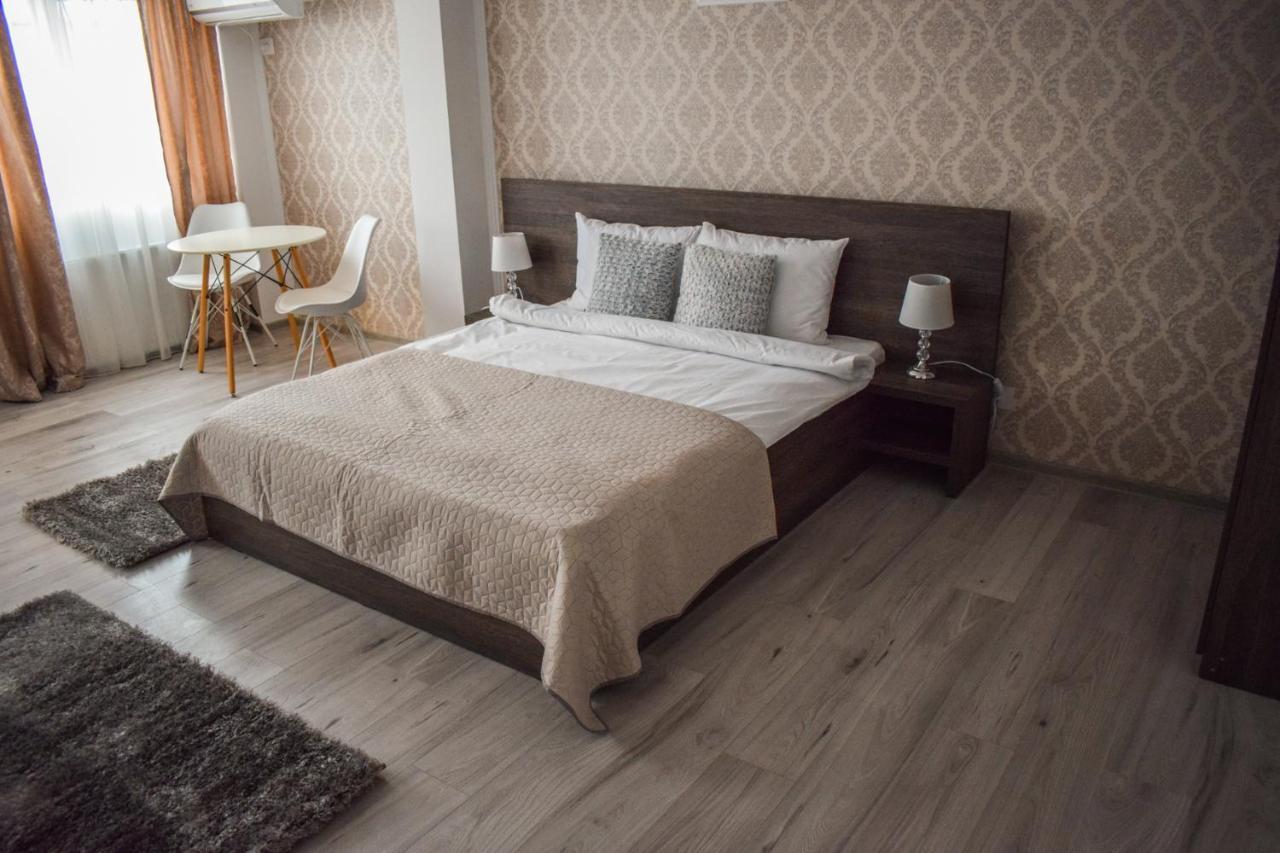 B House Rooms Iasi Buitenkant foto