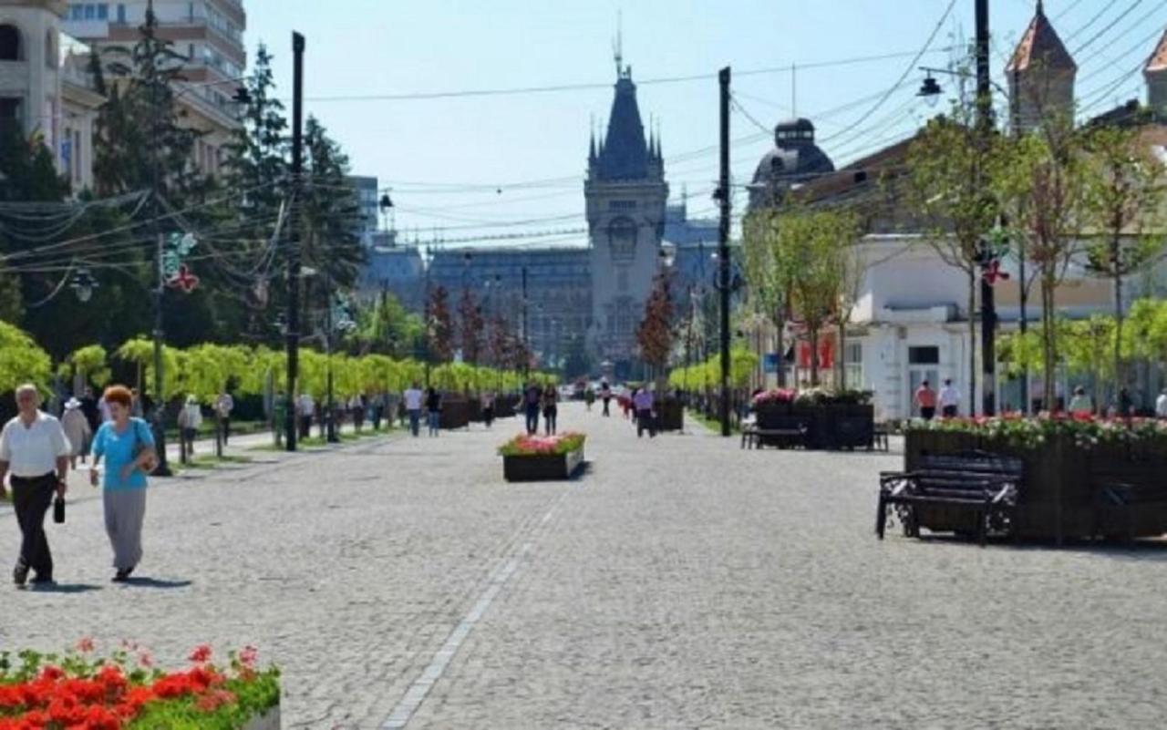 B House Rooms Iasi Buitenkant foto