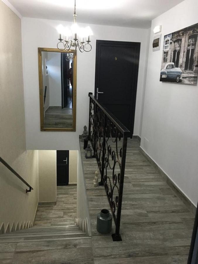 B House Rooms Iasi Buitenkant foto