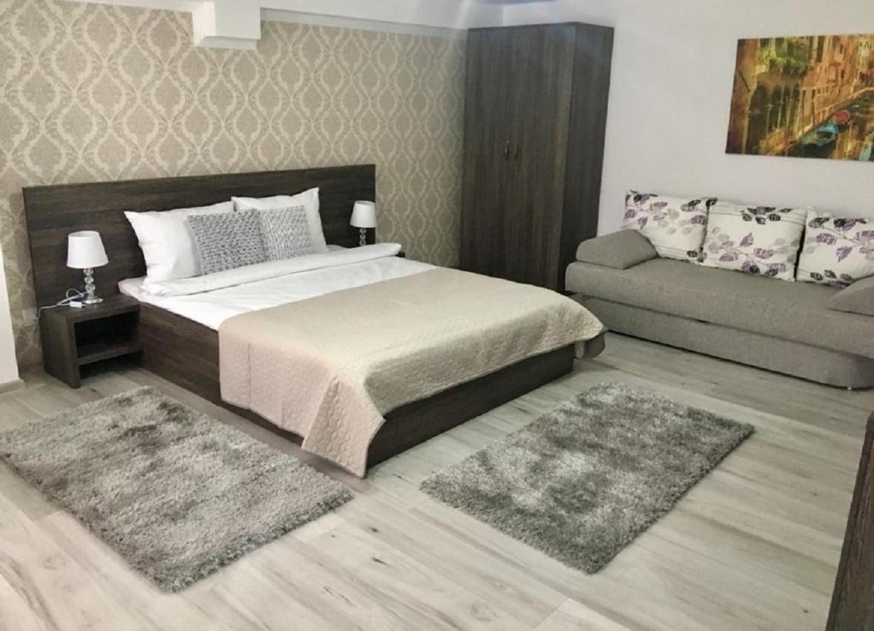 B House Rooms Iasi Buitenkant foto